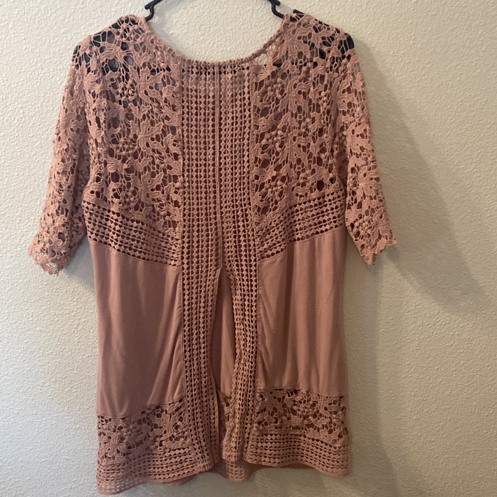 BKE Boutique crochet tunic size medium - Picture 3 of 3